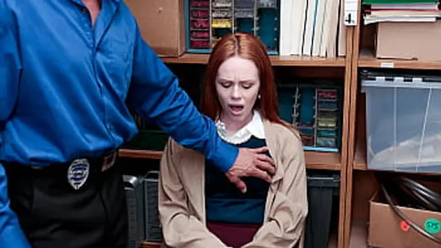 Shoplifter Teen Begging the Guard to Not Involve Law Enforcements - Cutelifter