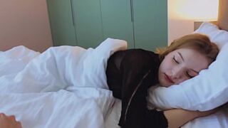 Blowjob Frenzy Ignites Hotwife's Insatiable Desire for Raw F**king