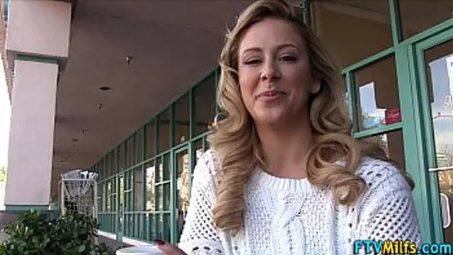 Milf vibrates pussy pov