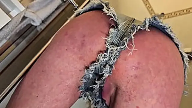 Desperate Pee in my Jeans Shorts next He Pee on My Ass
