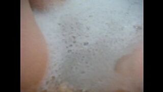 Annie Soaks in Gargantuan Bubble-Bursting色情 Delight