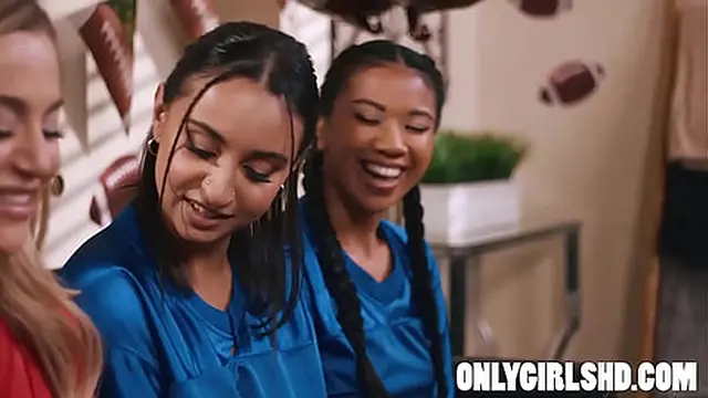 Blue vs  Red: Blake?s Cunt Joins Friends? Wild Fuck!