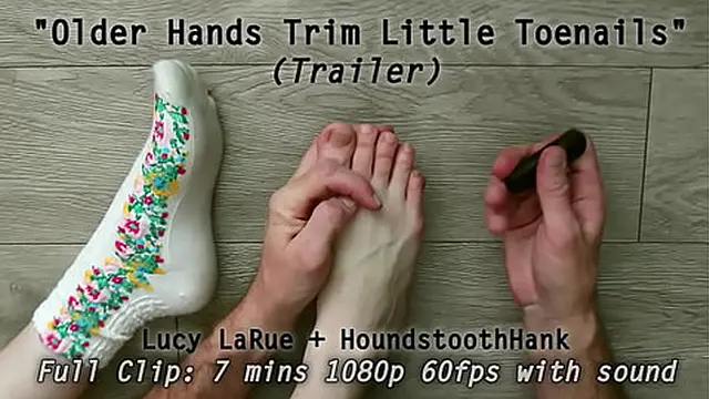 milf′s rough touch on tiny toes