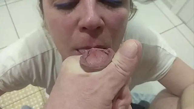 Bathroom sex with a mature woman in a very close view