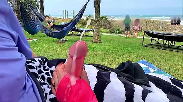 Don′t pay attention to them - show everyone how you cum!