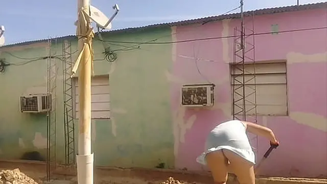 My neighbor can′t wait to see my big ass in my short dress 