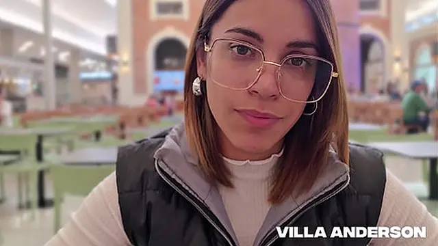 I conquer my girlfriend in the shopping mall &mdash;  and I PUT her in our old people′s bed