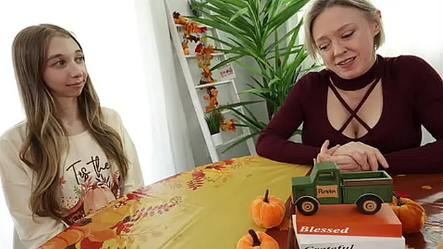 girlfriend Bonding Before Thanksgiving Dinner - Breezy Bri