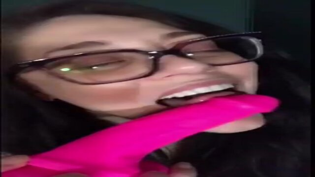 Randy MATURE BABE gives sloppy fellatio with giant boobs and backside